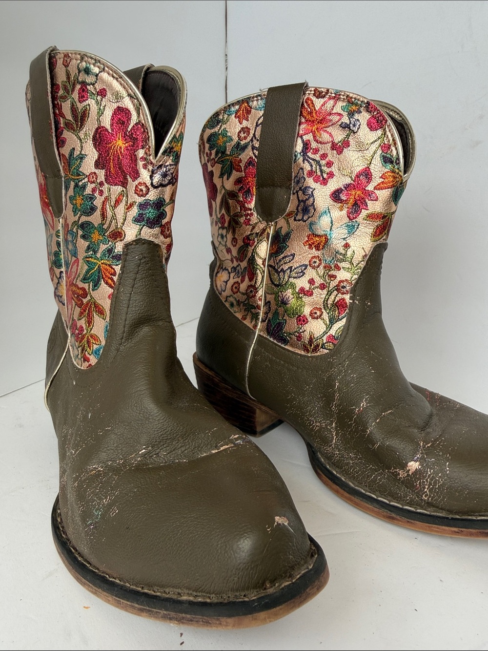 Women’s Olive Western Boots with Multicolor Floral Shaft size 8